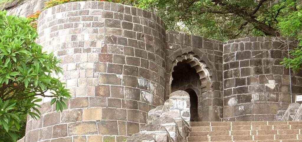 Shivneri-Fort-History-In-Marathi